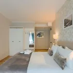 New Era Old Town Party Zone Bucharest- Parking With Fee Nearby - Not At The ! 4* Bucareste