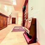 New Era Old Town Party Zone Bucharest- Parking With Fee Nearby - Not At The ! 4* Bucareste