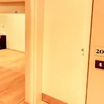 New Era Old Town Party Zone Bucharest- Parking With Fee Nearby - Not At The ! 4*