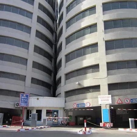 New Era Old Town Parking With Fee Nearby 4* Bukarest