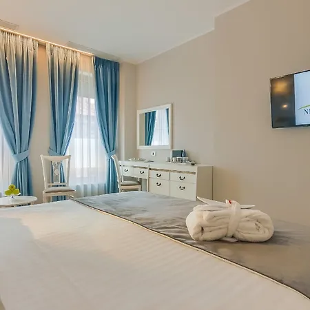 New Era Old Town Parking With Fee Nearby Hotel Bukarest