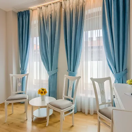 New Era Old Town Parking With Fee Nearby 4* Bukarest