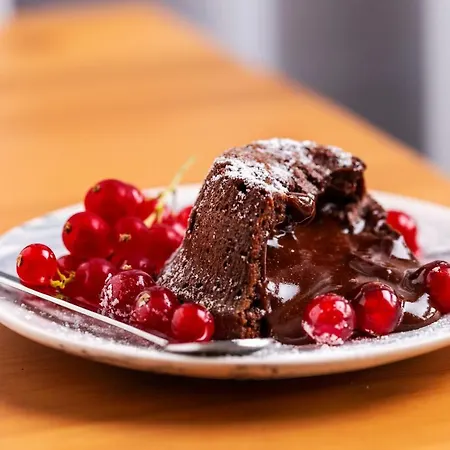 New Era Old Town Party Zone Bucharest- Parking With Fee Nearby - Not At The !