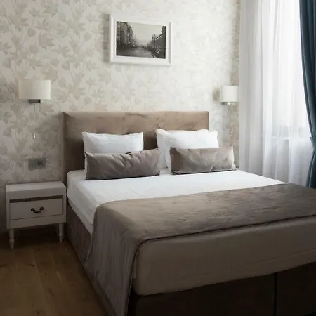 New Era Old Town Parking With Fee Nearby Hotel Bukarest