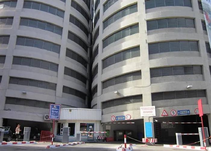 New Era Old Town Party Zone Bucharest- Parking With Fee Nearby - Not At The ! 4* Boekarest