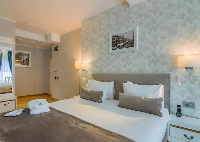 Hotel New Era Old Town Party Zone Bucharest- Parking With Fee Nearby - Not At The ! Boekarest