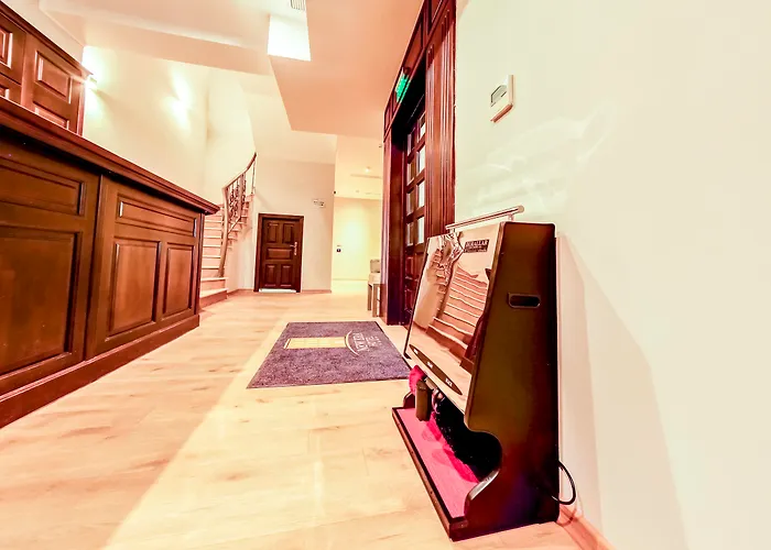 New Era Old Town Party Zone Bucharest- Parking With Fee Nearby - Not At The ! 4* Boekarest