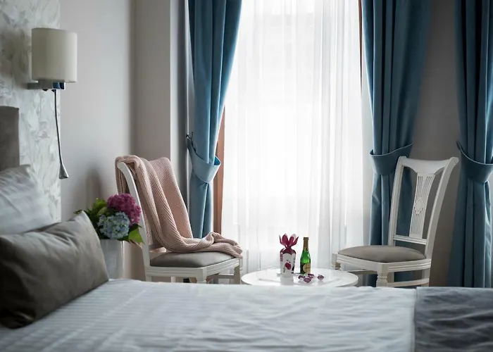Hotel New Era Old Town Party Zone Bucharest- Parking With Fee Nearby - Not At The ! Boekarest