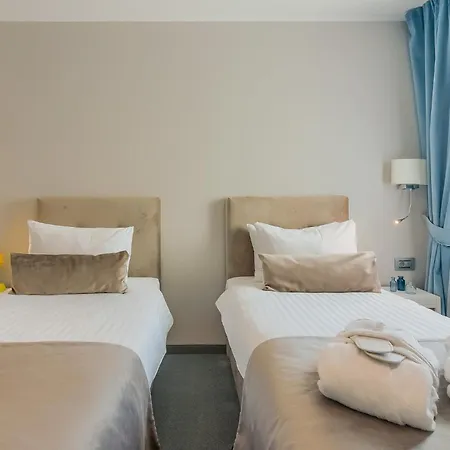 New Era Old Town Party Zone Bucharest- Parking With Fee Nearby - Not At The ! Hotel 4*