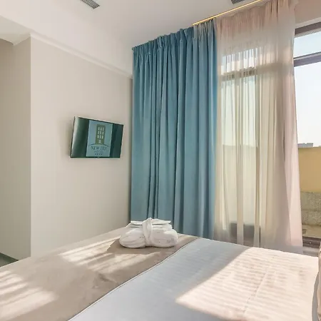 New Era Old Town Party Zone Bucharest- Parking With Fee Nearby - Not At The !