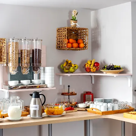 Hotel New Era Old Town Party Zone Bucharest- Parking With Fee Nearby - Not At The !