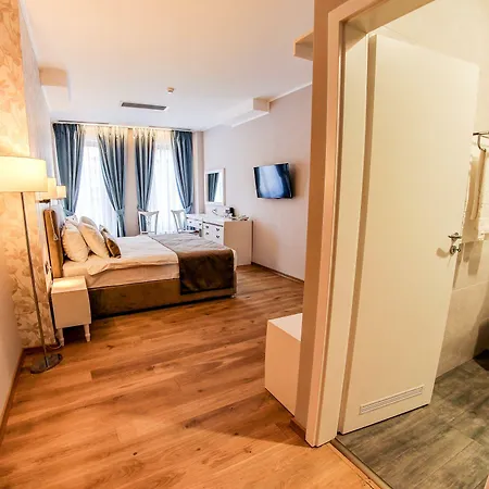 New Era Old Town Party Zone Bucharest- Parking With Fee Nearby - Not At The ! Hotel