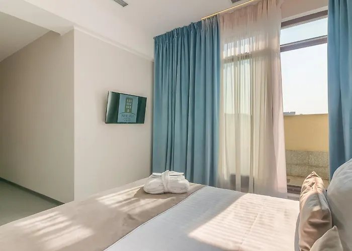 New Era Old Town Party Zone Bucharest- Parking With Fee Nearby - Not At The !