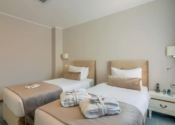 New Era Old Town Party Zone Bucharest- Parking With Fee Nearby - Not At The ! Hotel Bucareste